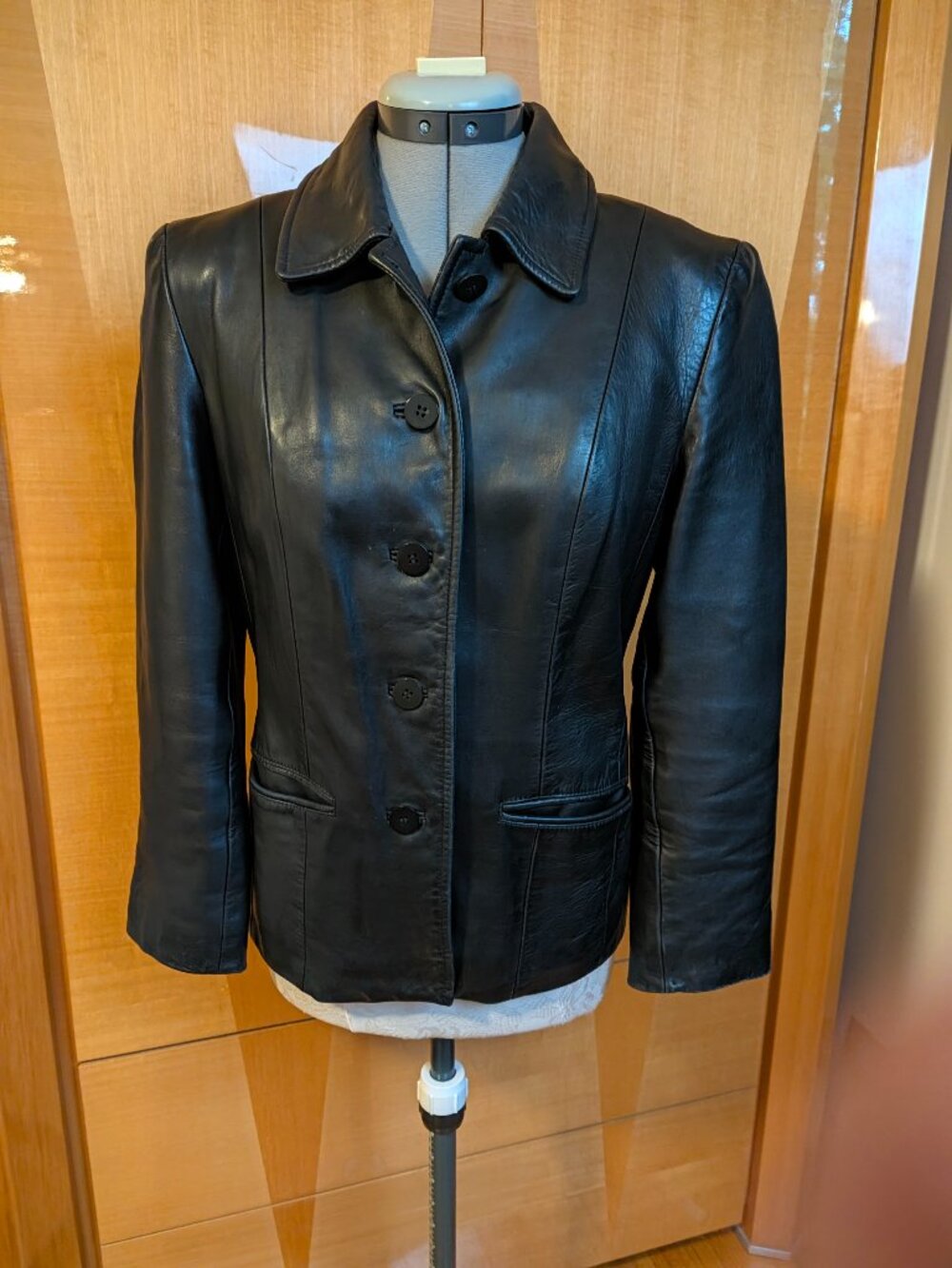 Petite S Classic Quality BLk Leather Women AnnTaylor 4 button/ fitted/lin/Jacket